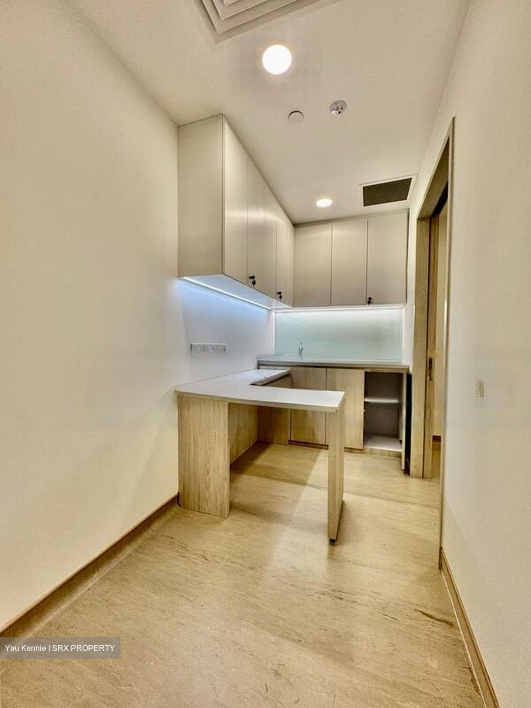 Mount Elizabeth Hospital (D9), Retail #483766011